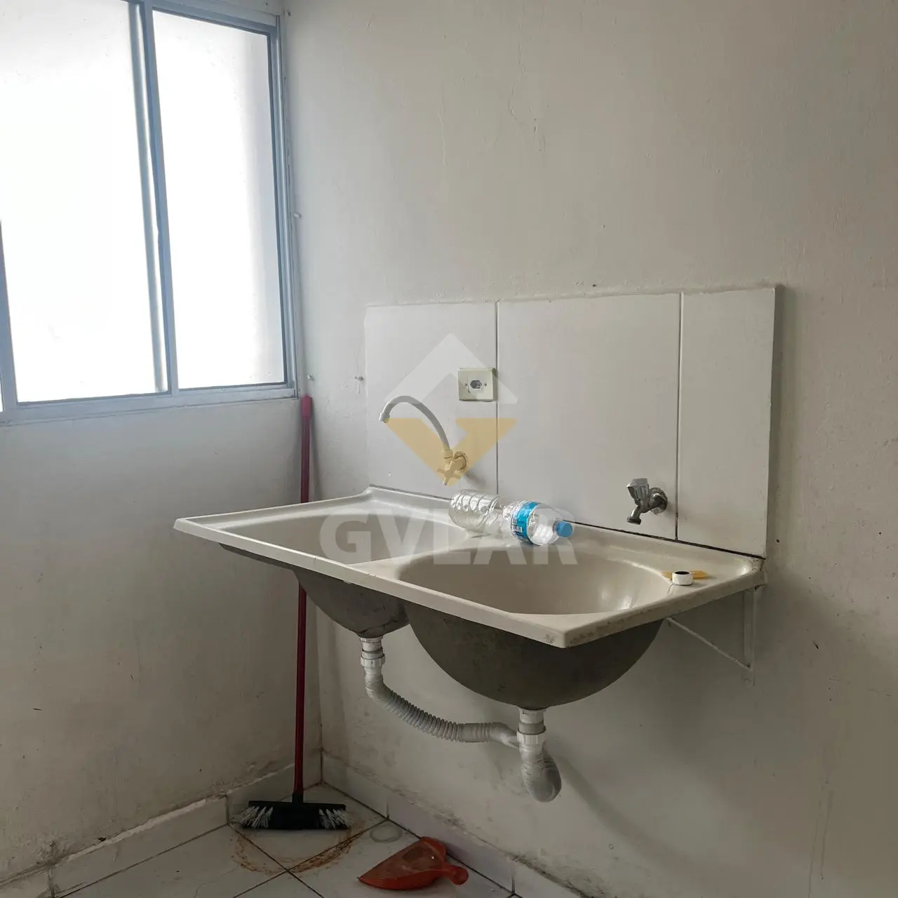 OPORTUNIDADE! ALUGA-SE KITNETS NA VILA PRUDENTE