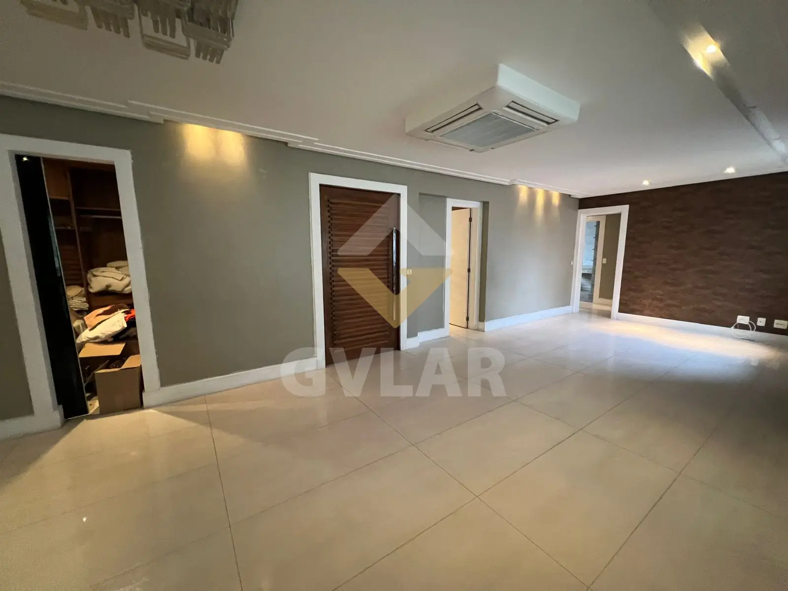 ALTO PADRÃO NA MOOCA | CONDOMÍNIO CLUBE | 4 SUÍTES | 4 VAGAS.