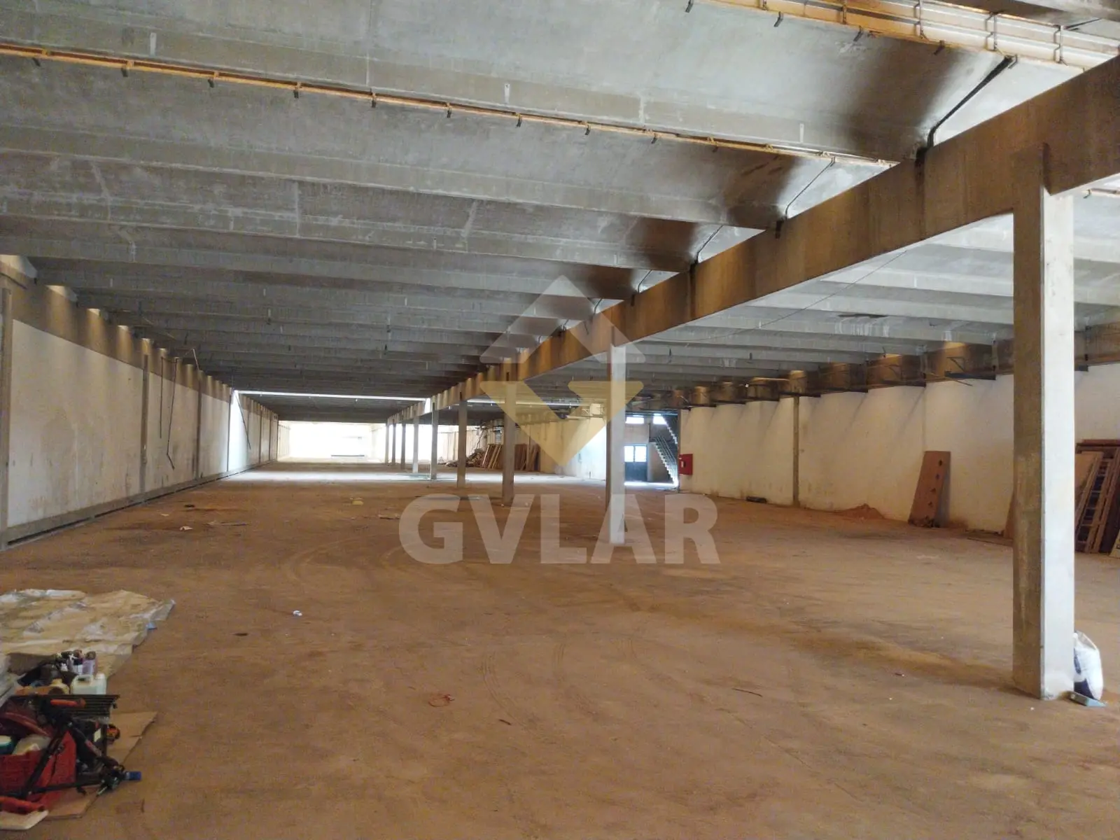 GALPÃO IMENSO NA ROD ANCHIETA