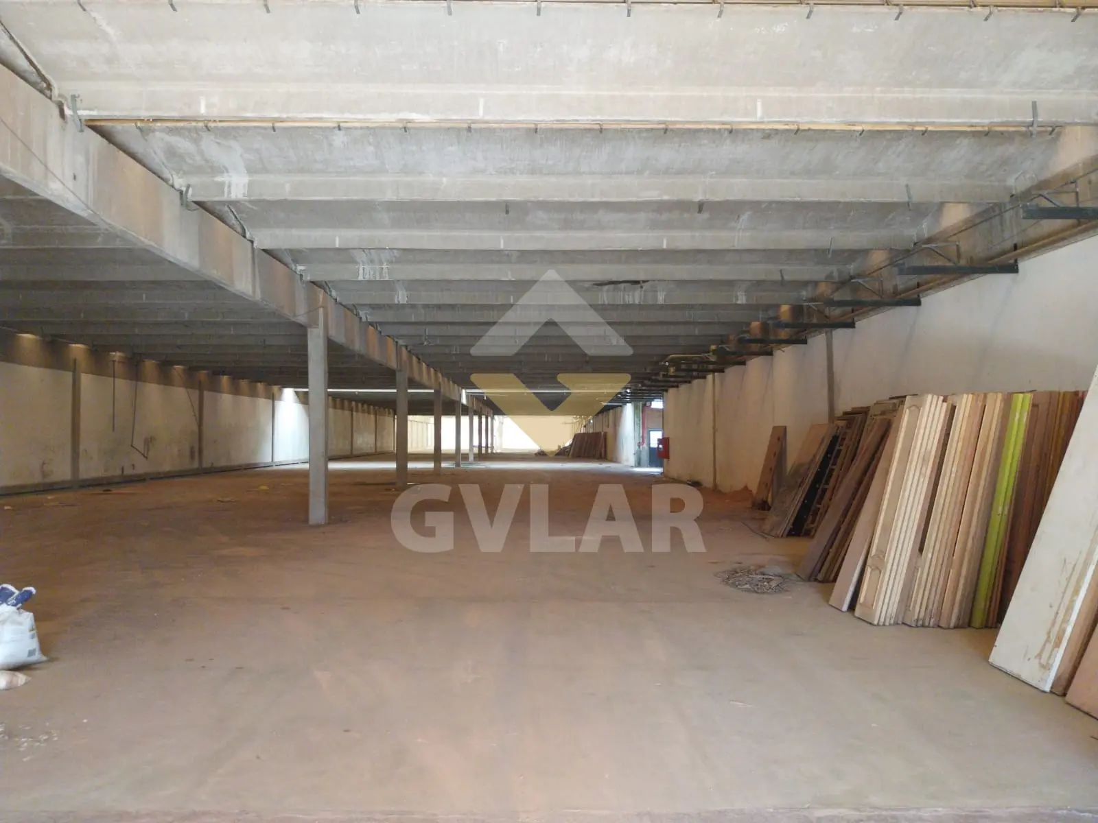 GALPÃO IMENSO NA ROD ANCHIETA