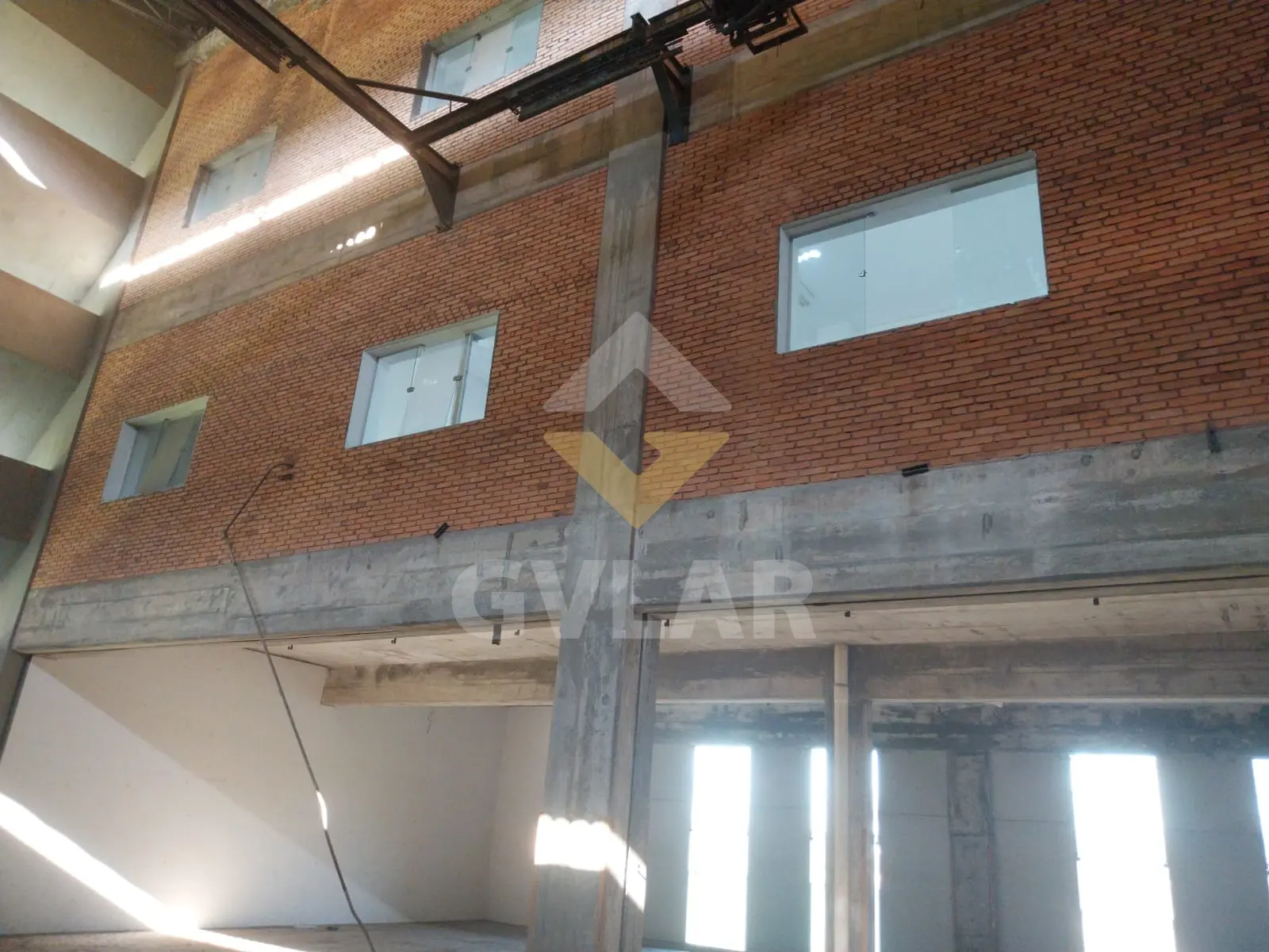 GALPÃO IMENSO NA ROD ANCHIETA